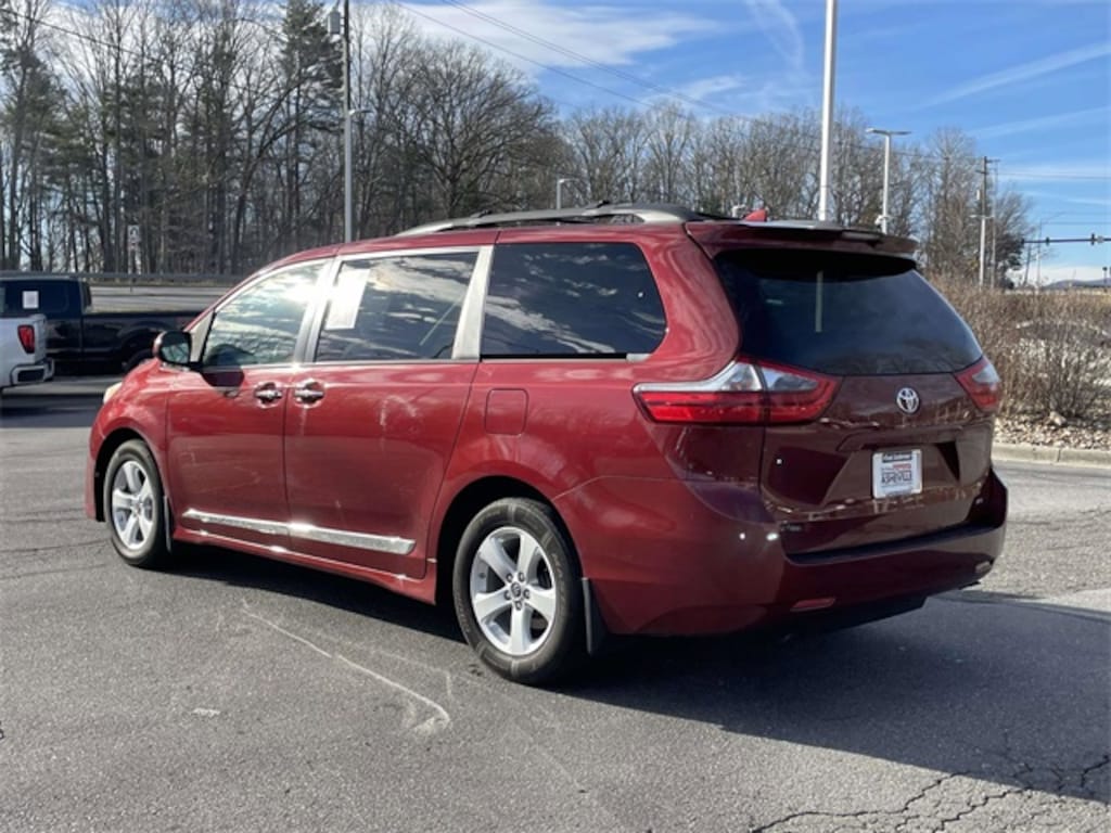 Used 2020 Toyota Sienna LE Minivan/Van