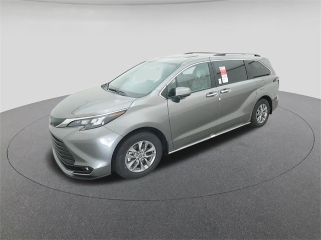 2026 Toyota Sienna XLE's photo