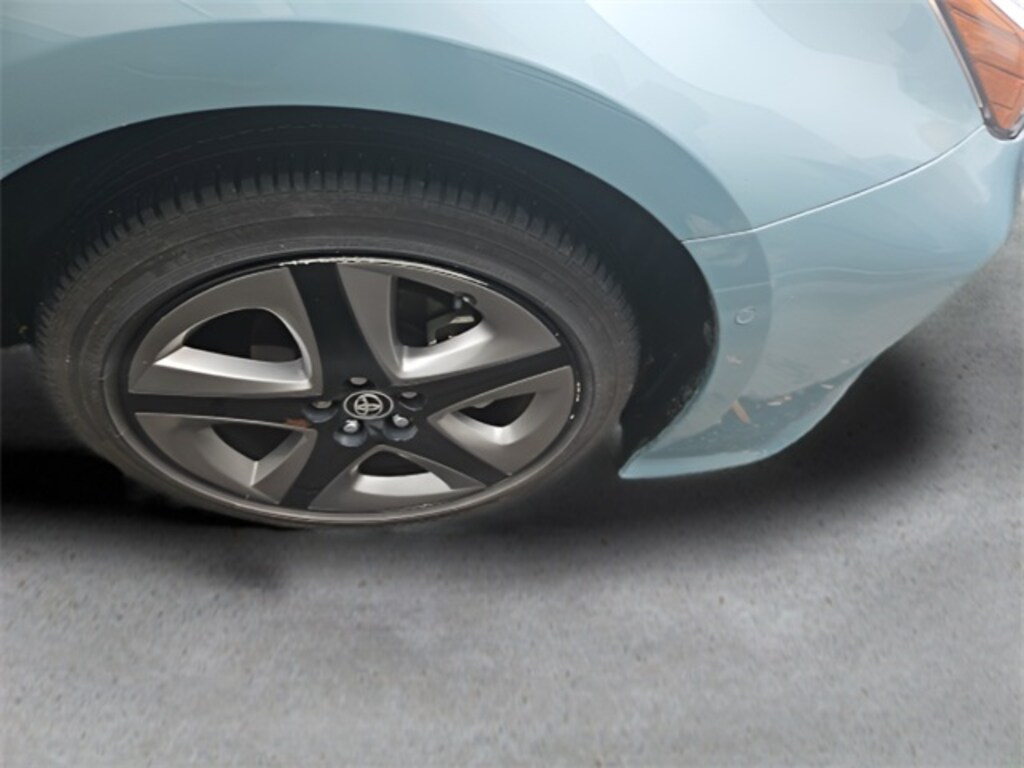 Used 2022 Toyota Prius L Hatchback