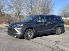2025 Toyota Sienna XLE Minivan/Van
