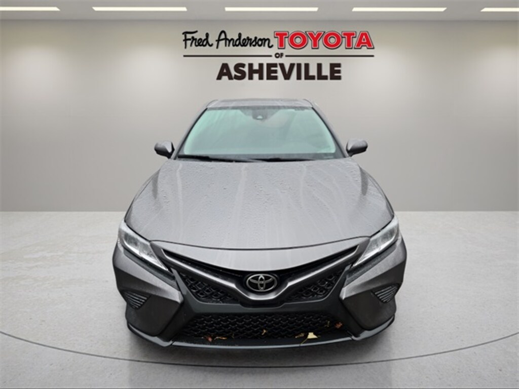 Used 2020 Toyota Camry SE Sedan