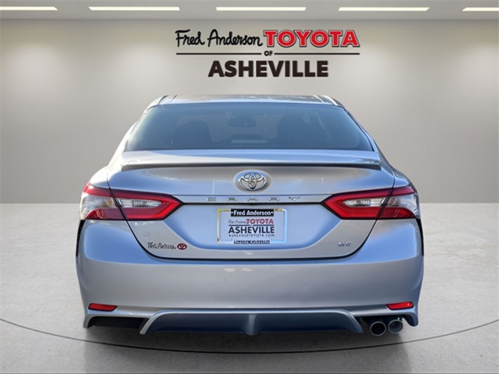 Used 2018 Toyota Camry SE Sedan