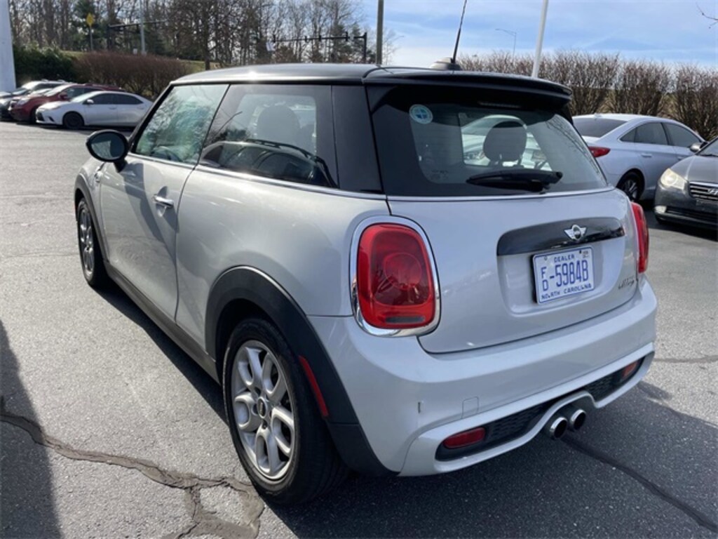 Used 2015 MINI Hardtop 2 Door Base Hatchback