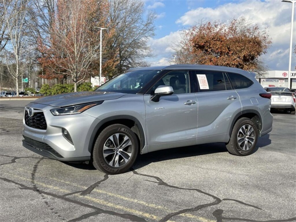 Used 2021 Toyota Highlander Hybrid XLE SUV