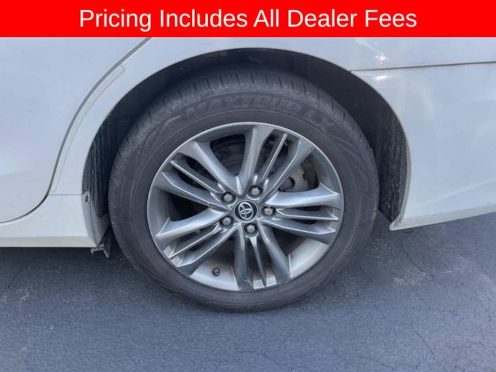 Used 2017 Toyota Camry SE Sedan