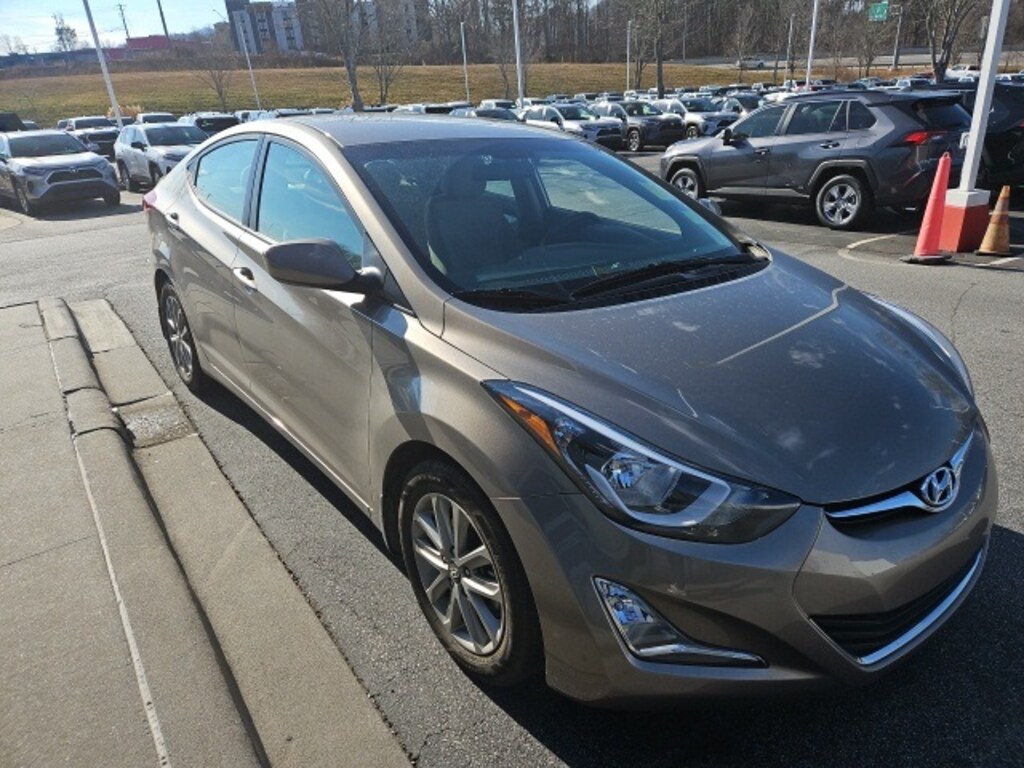 Used 2016 Hyundai Elantra SE Sedan