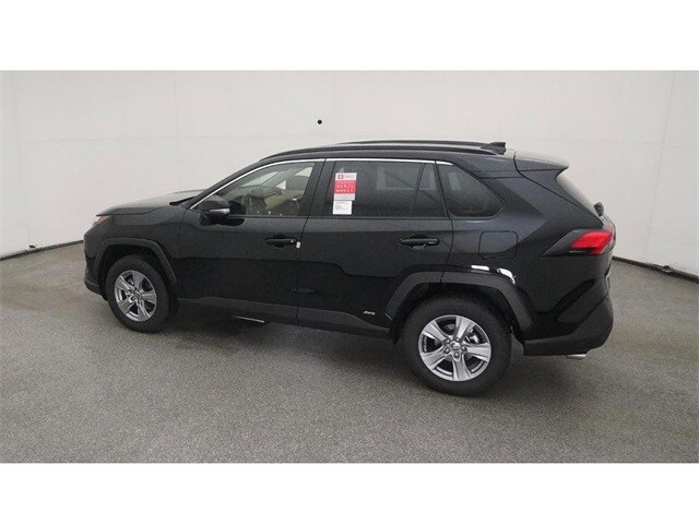 2025 Toyota RAV4 Hybrid LE photo 2