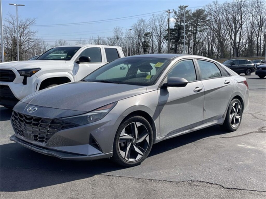 Used 2023 Hyundai Elantra SEL Sedan