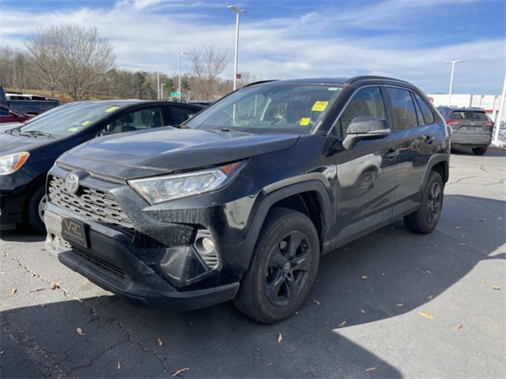 Used 2021 Toyota RAV4 XLE SUV