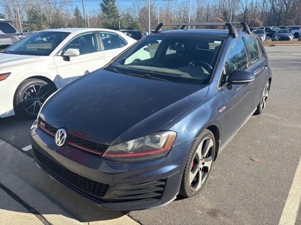 Used 2017 Volkswagen Golf GTI SE Hatchback