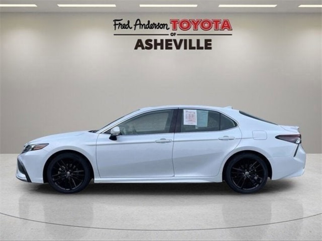 Used 2022 Toyota Camry Hybrid XSE Sedan