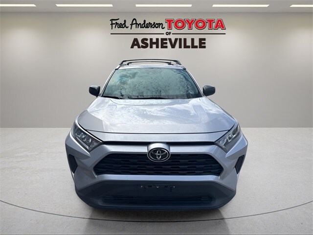 2020 Toyota RAV4 LE photo 4