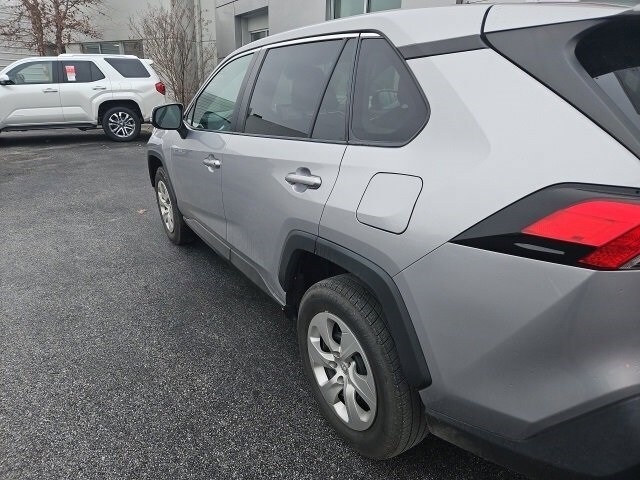 2023 Toyota RAV4 LE photo 4