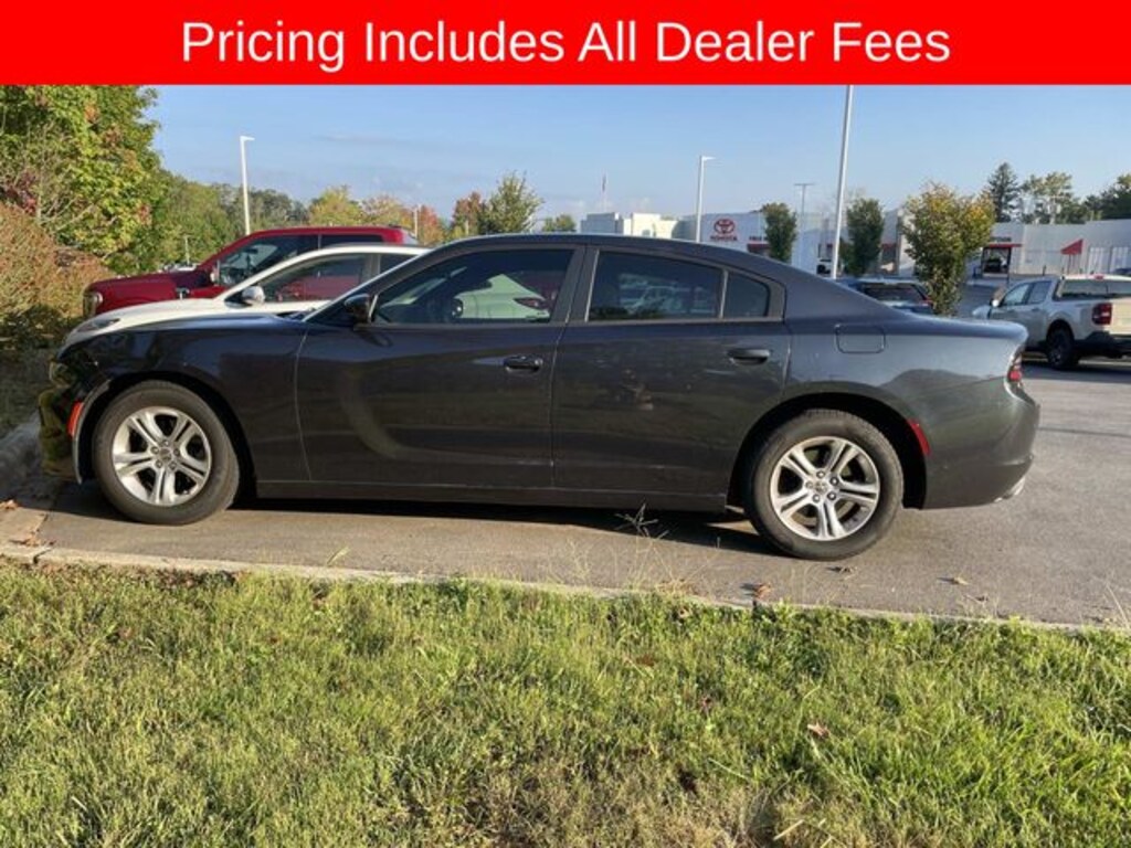 Used 2017 Dodge Charger SE Sedan