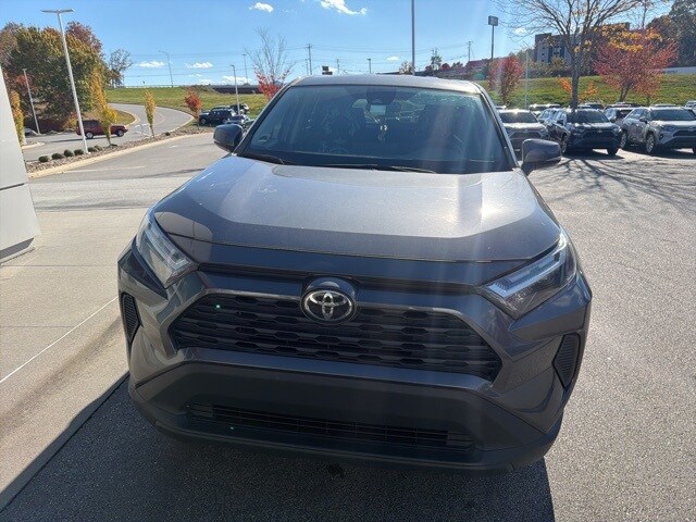 2023 Toyota RAV4 LE photo 2