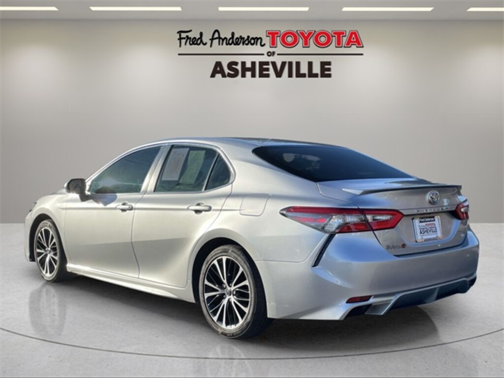 Used 2018 Toyota Camry SE Sedan