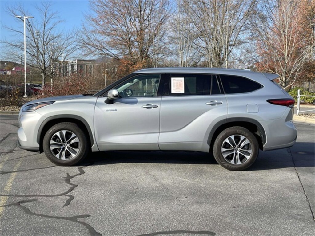 Used 2021 Toyota Highlander Hybrid XLE SUV
