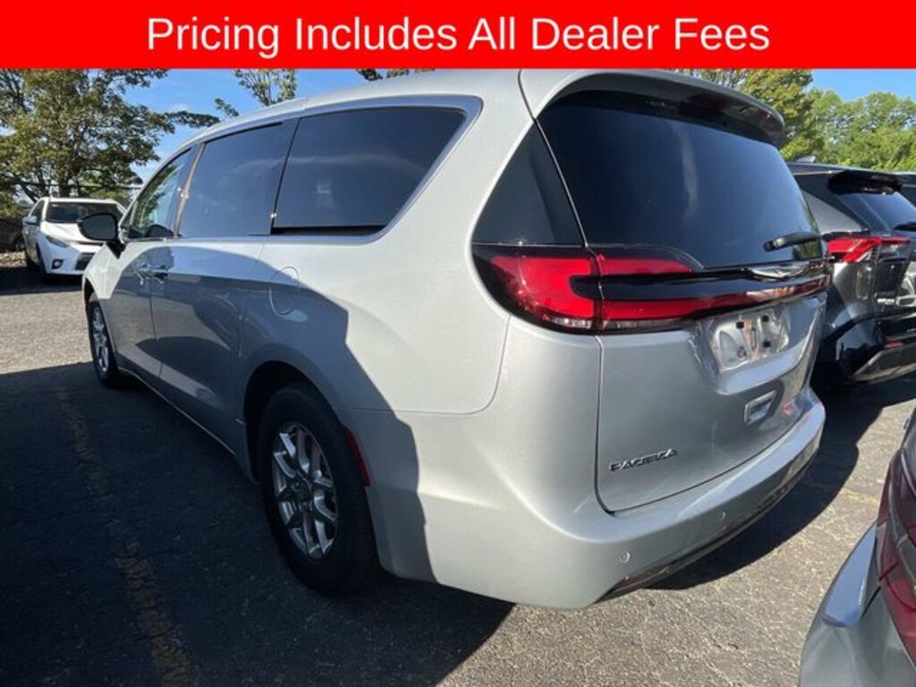 Used 2024 Chrysler Pacifica Touring L Minivan/Van