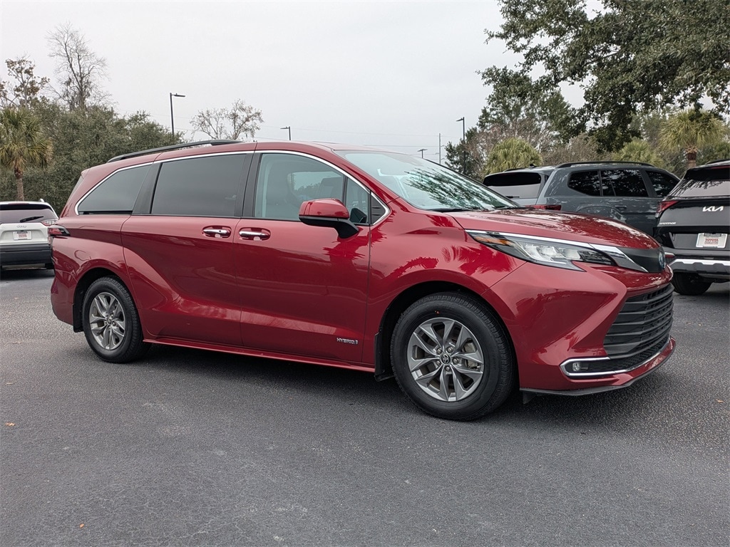 Used 2021 Toyota Sienna XLE Minivan/Van