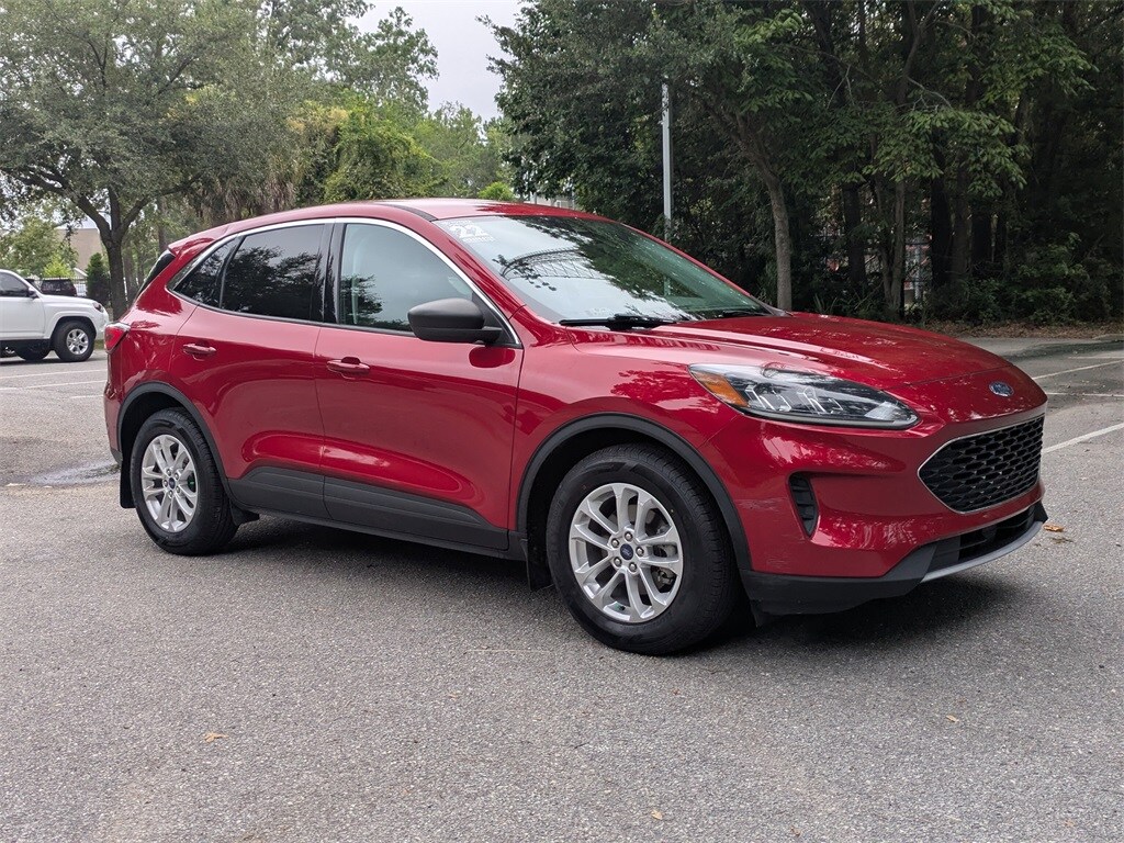 2022 Ford Escape SE photo 2