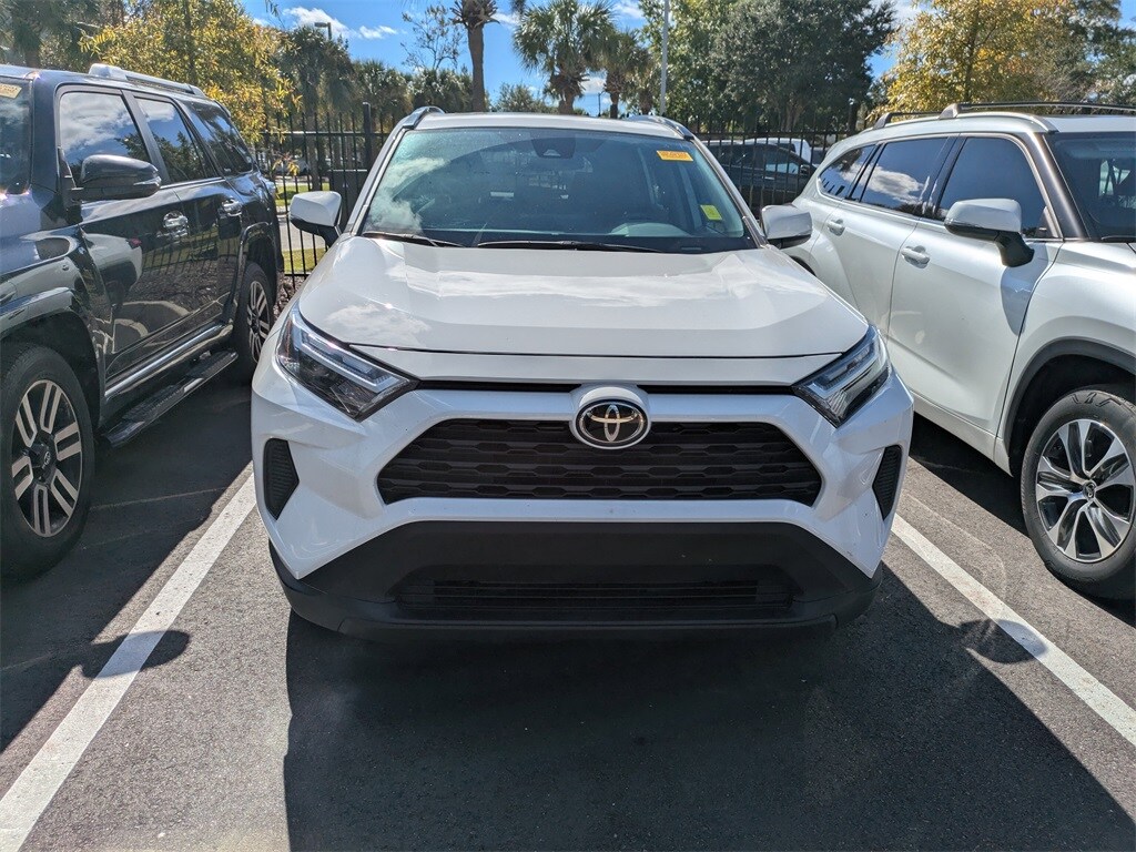 2022 Toyota RAV4 XLE photo 2