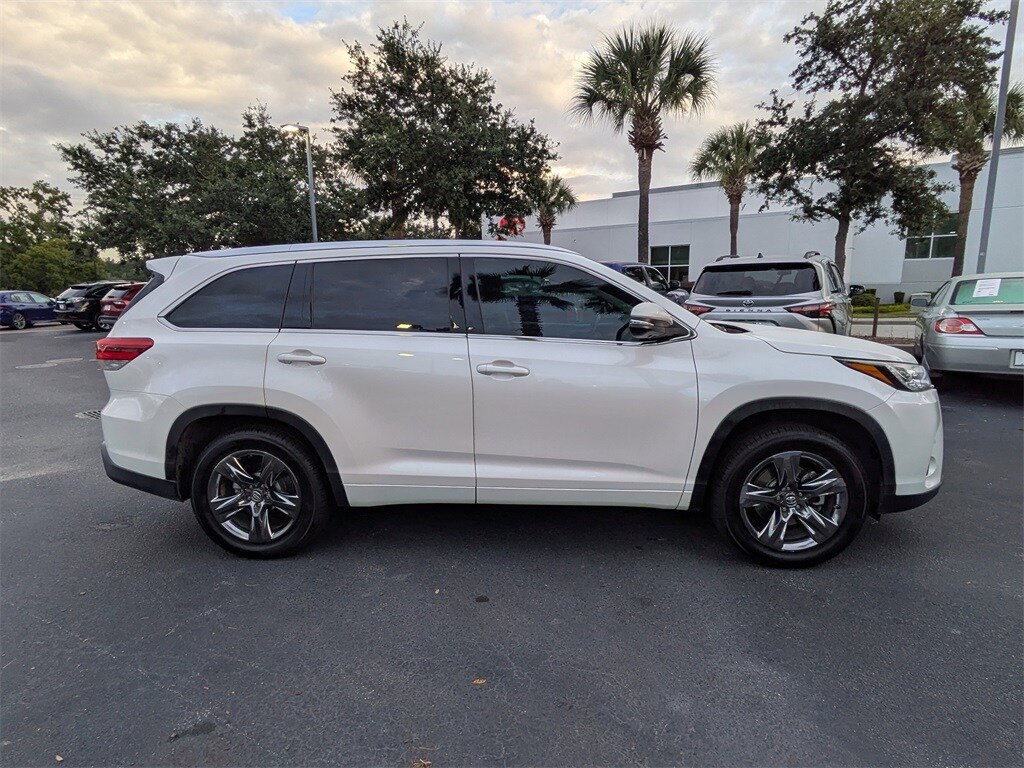 2019 Toyota Highlander Limited Platinum photo 3