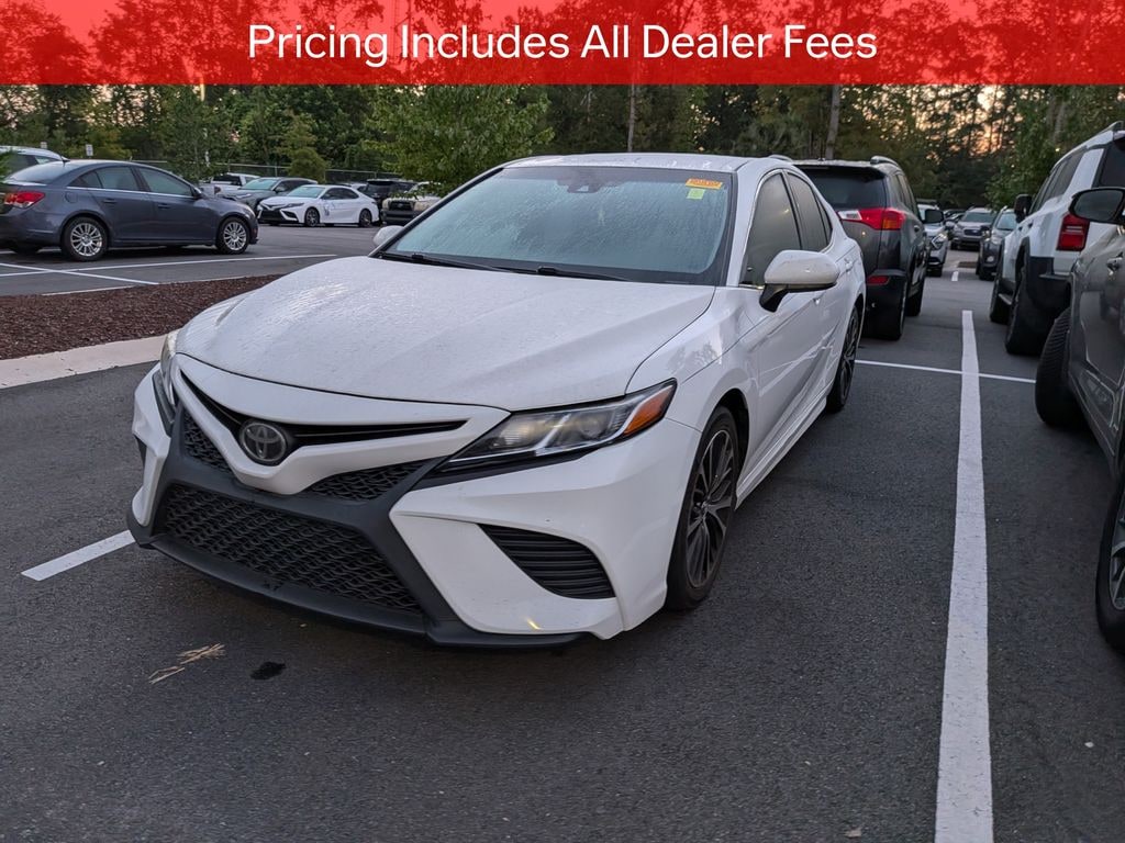 Used 2018 Toyota Camry SE Sedan