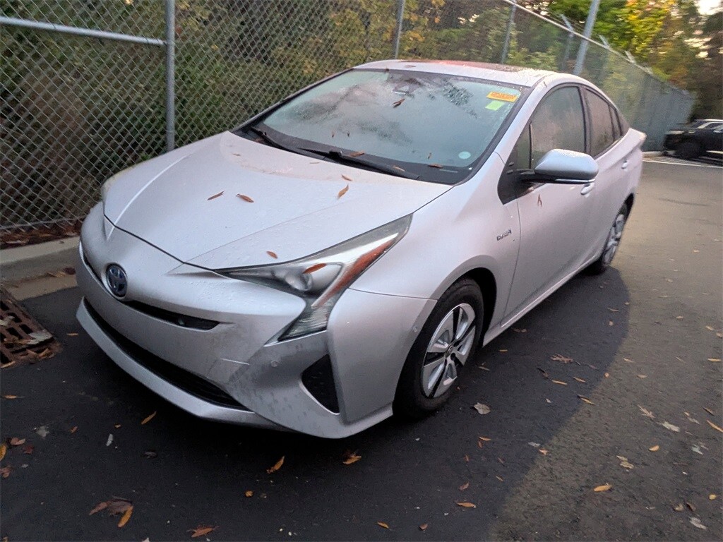 2018 Toyota Prius Four photo 3