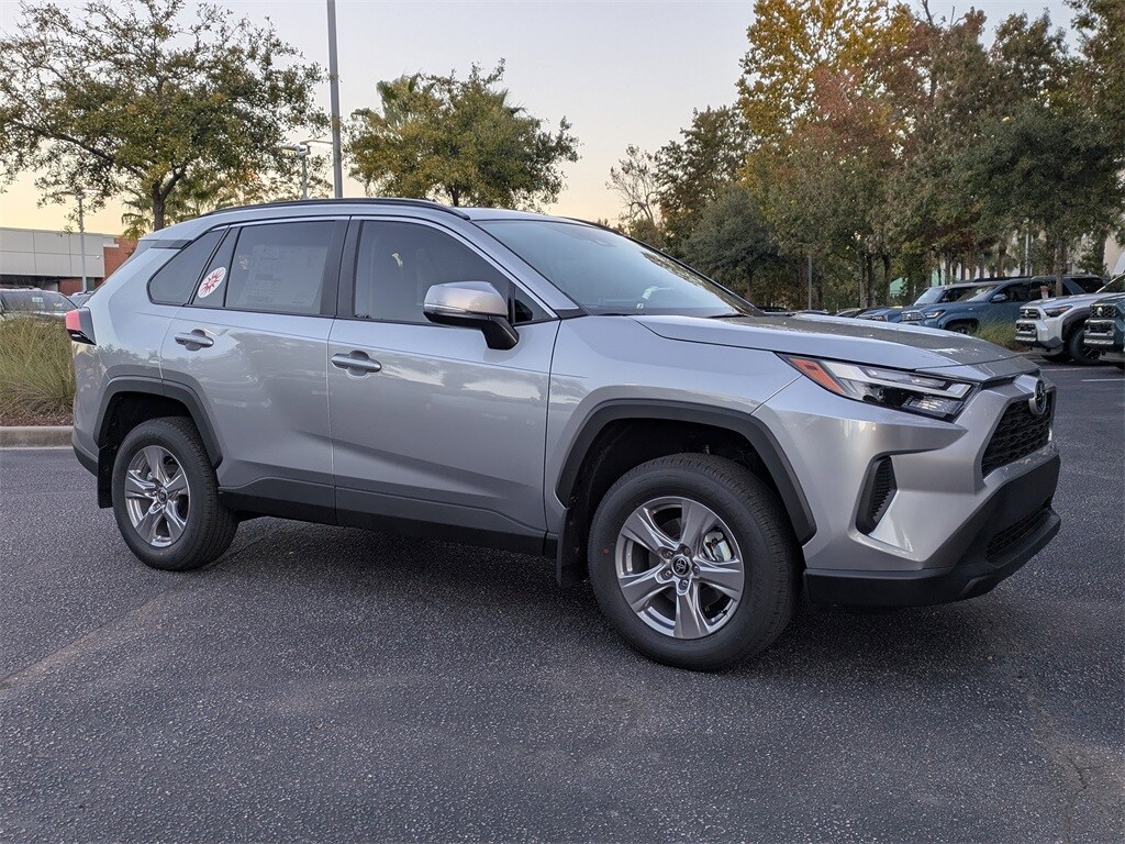 2025 Toyota RAV4 XLE photo 2