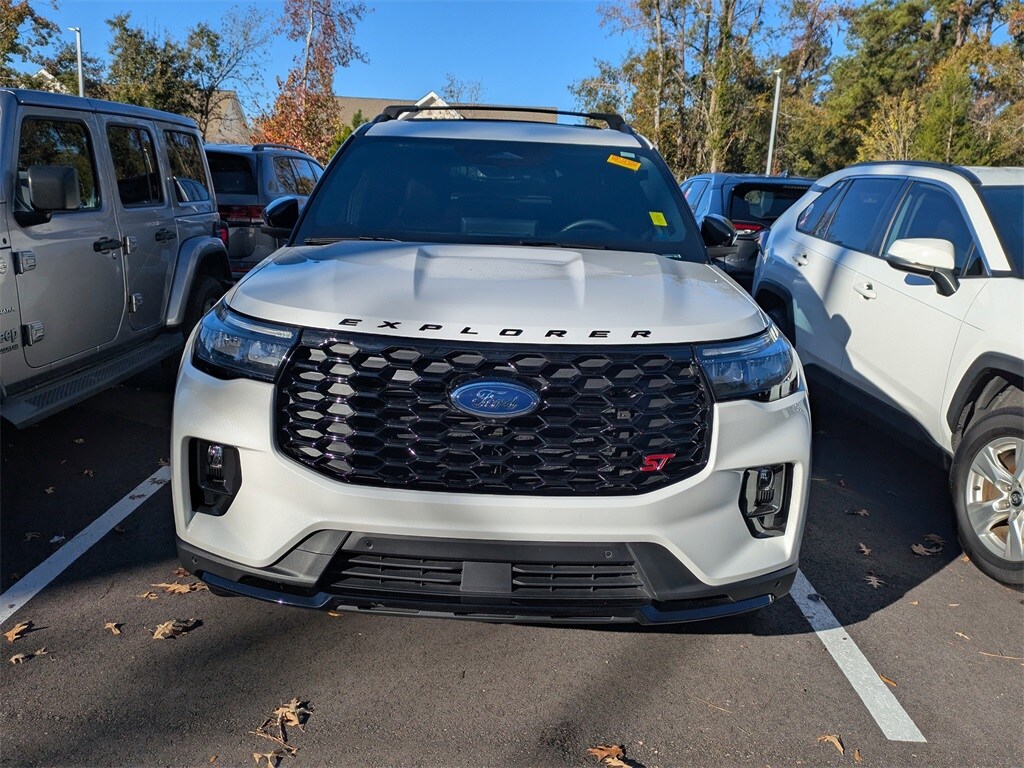2025 Ford Explorer ST photo 2