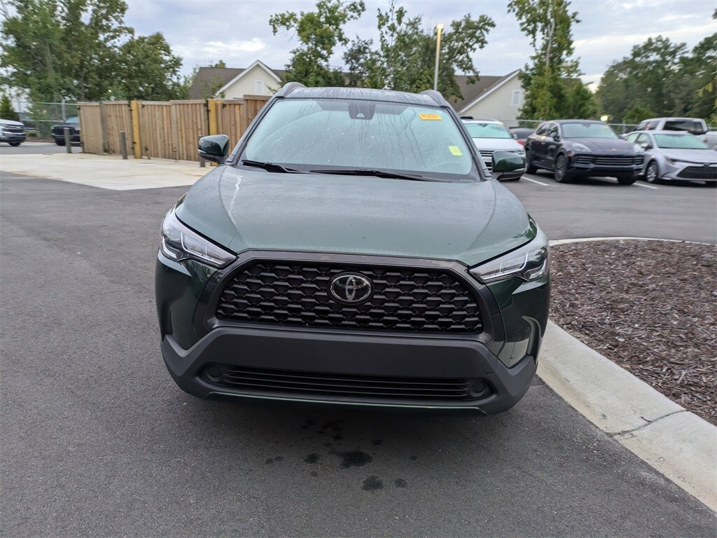 2022 Toyota Corolla Cross LE photo 2