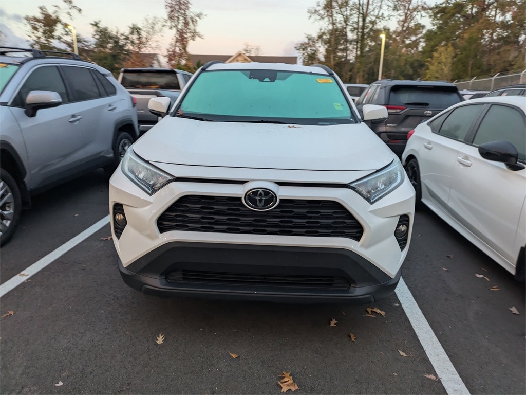 2021 Toyota RAV4 XLE photo 2