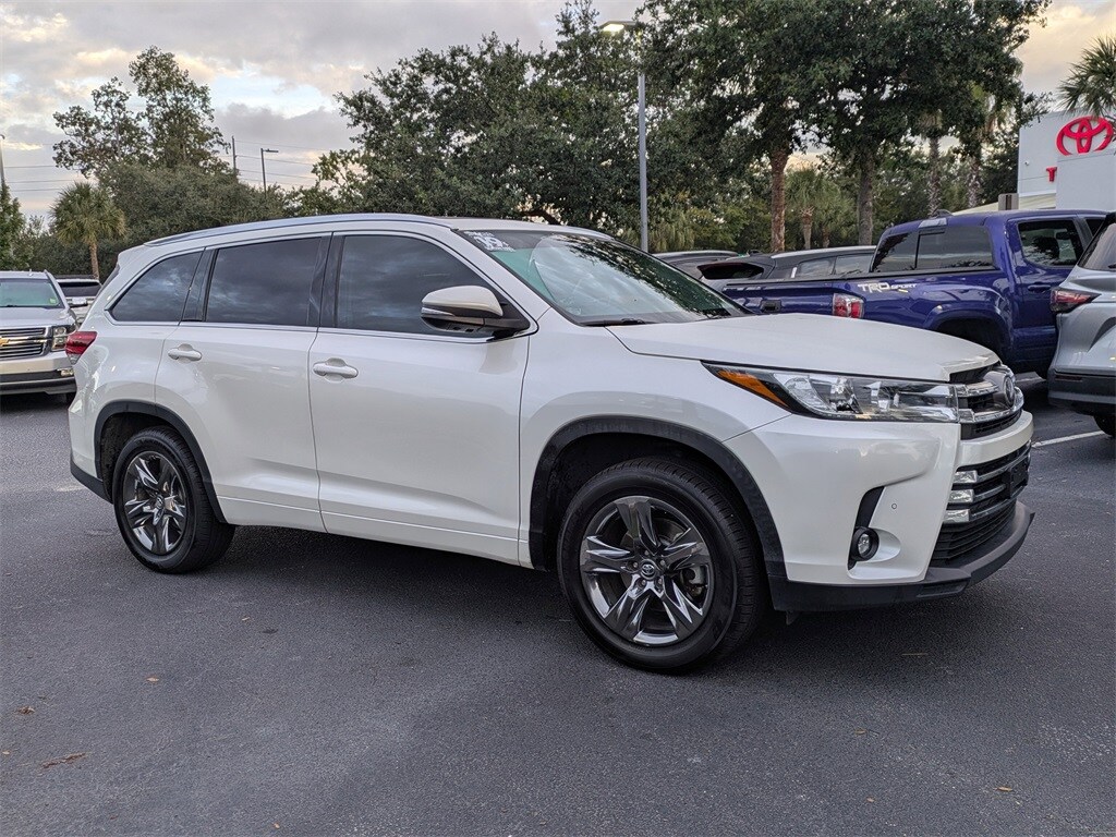 2019 Toyota Highlander Limited Platinum photo 2