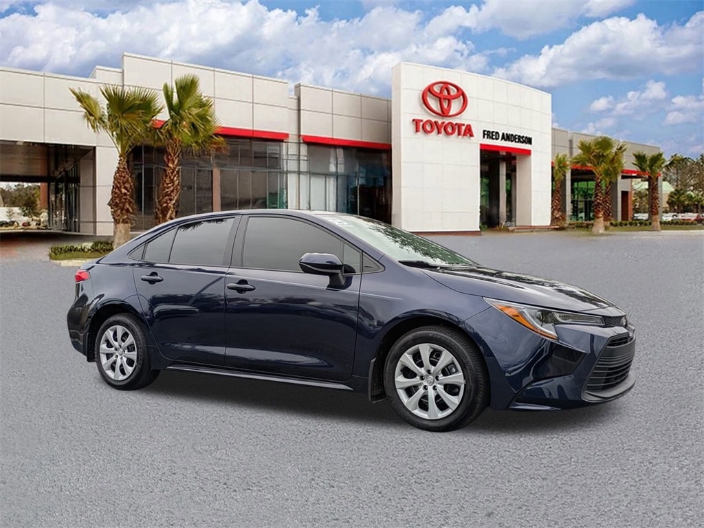 2025 Toyota Corolla LE's photo