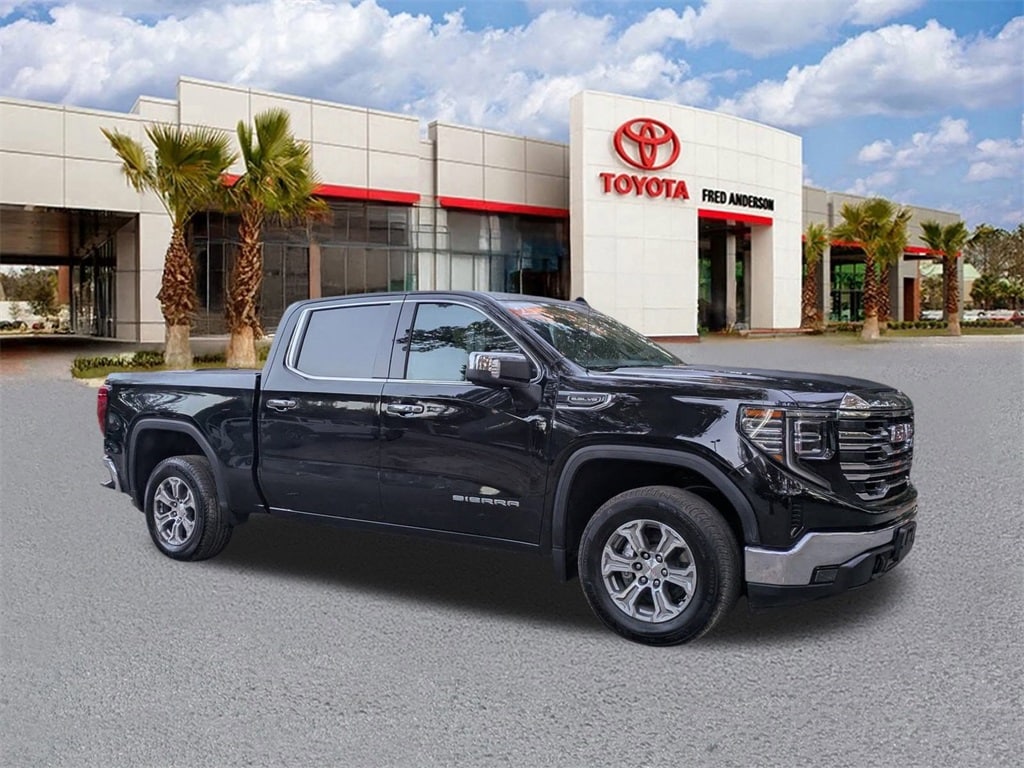 2025 GMC Sierra 1500 SLT's photo