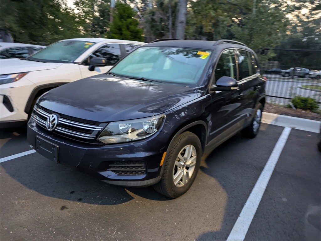 2016 Volkswagen Tiguan S photo 3