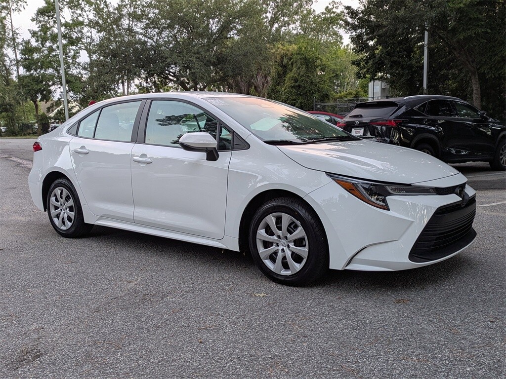 2024 Toyota Corolla LE photo 2