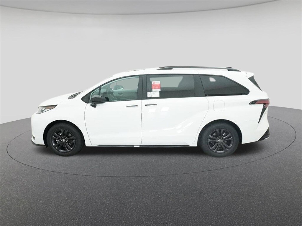 2026 Toyota Sienna XSE photo 2