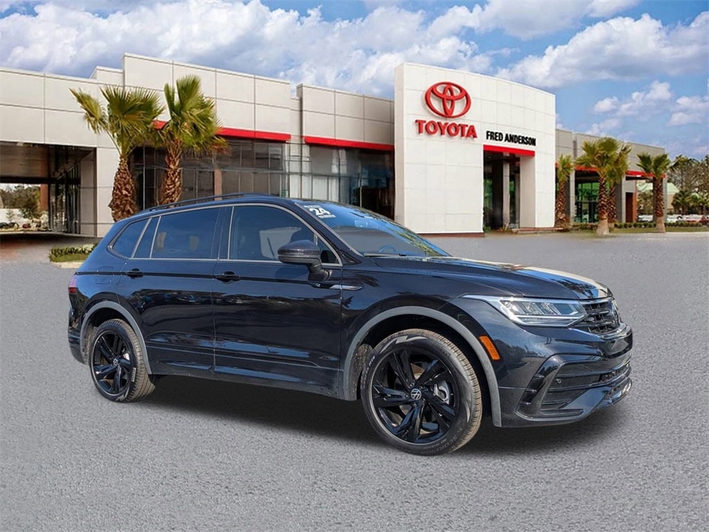 2024 Volkswagen Tiguan SE R-LINE BLACK's photo