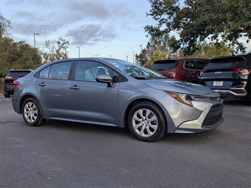 2024 Toyota Corolla LE photo 2