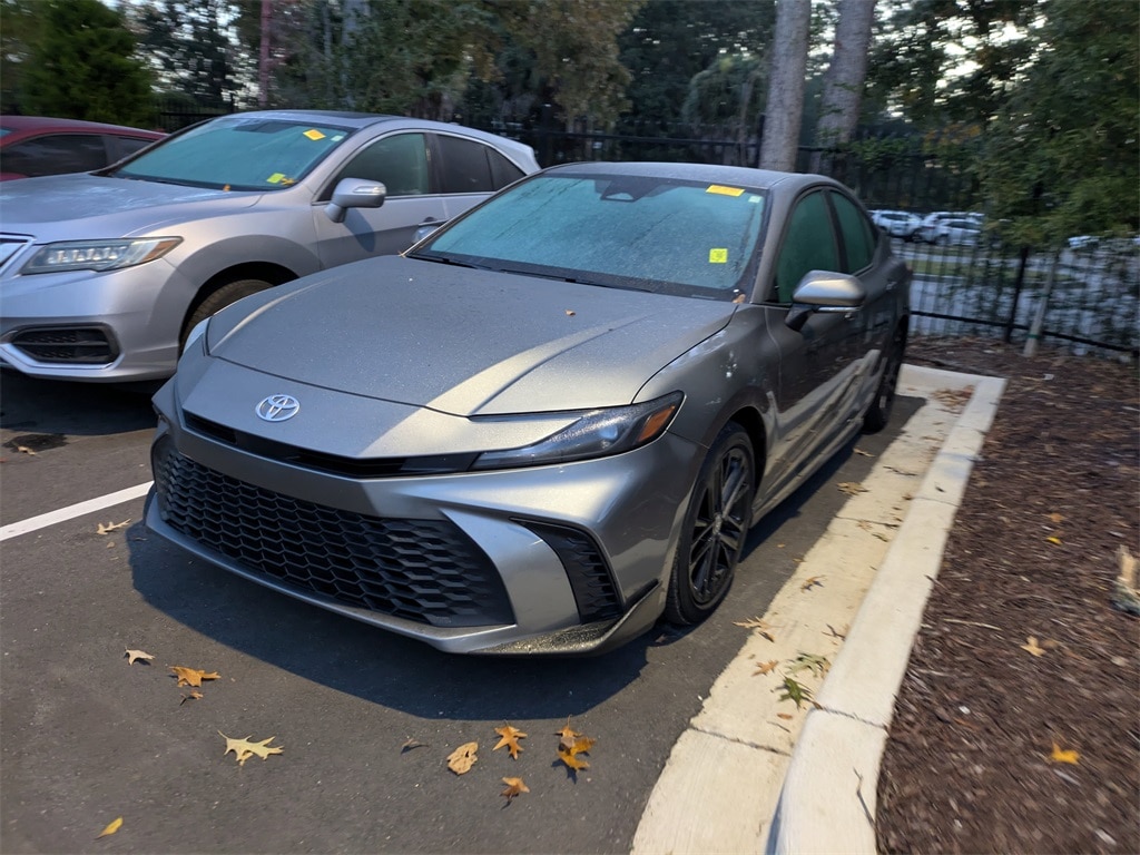 Used 2025 Toyota Camry SE Sedan
