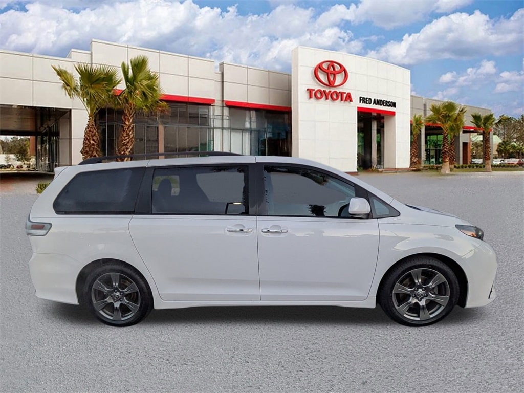 Used 2020 Toyota Sienna SE Minivan/Van