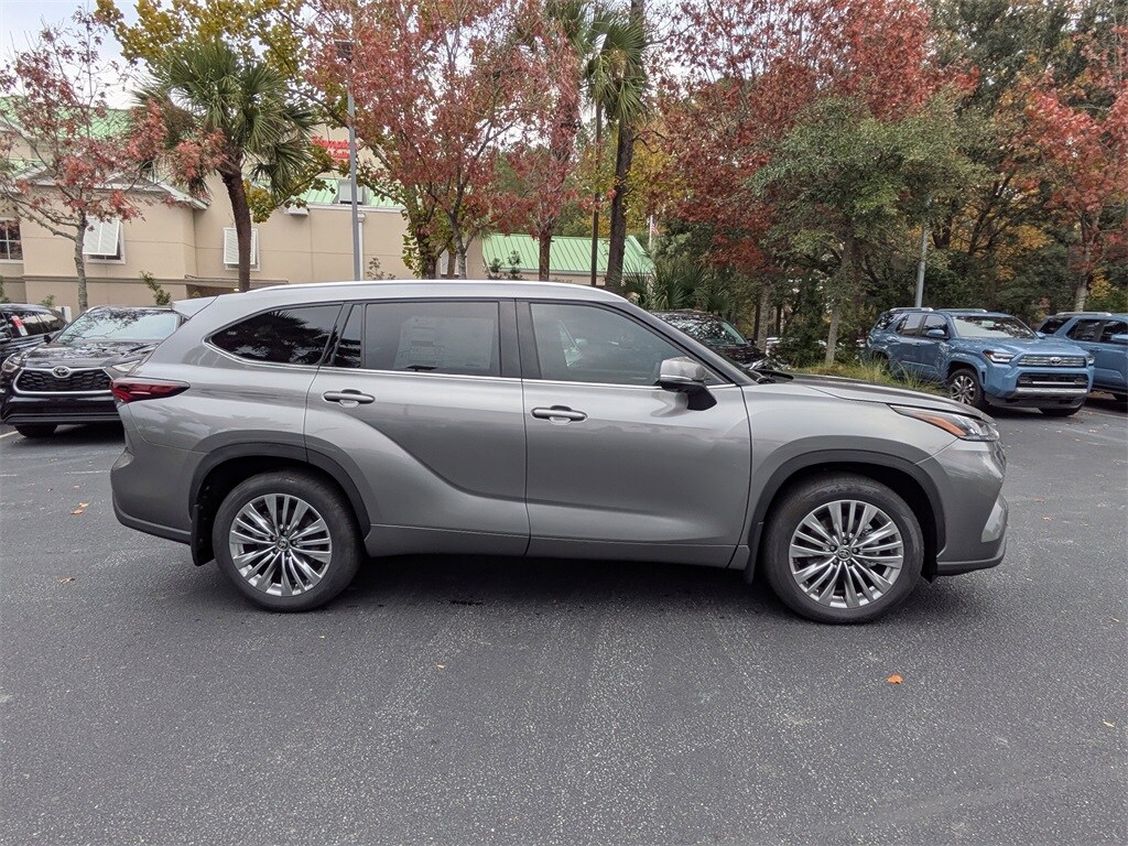 New 2026 Toyota Highlander Platinum SUV