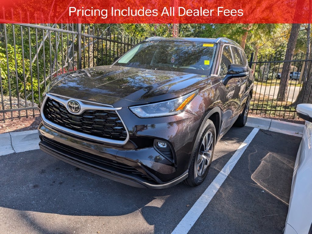 Used 2021 Toyota Highlander XLE SUV