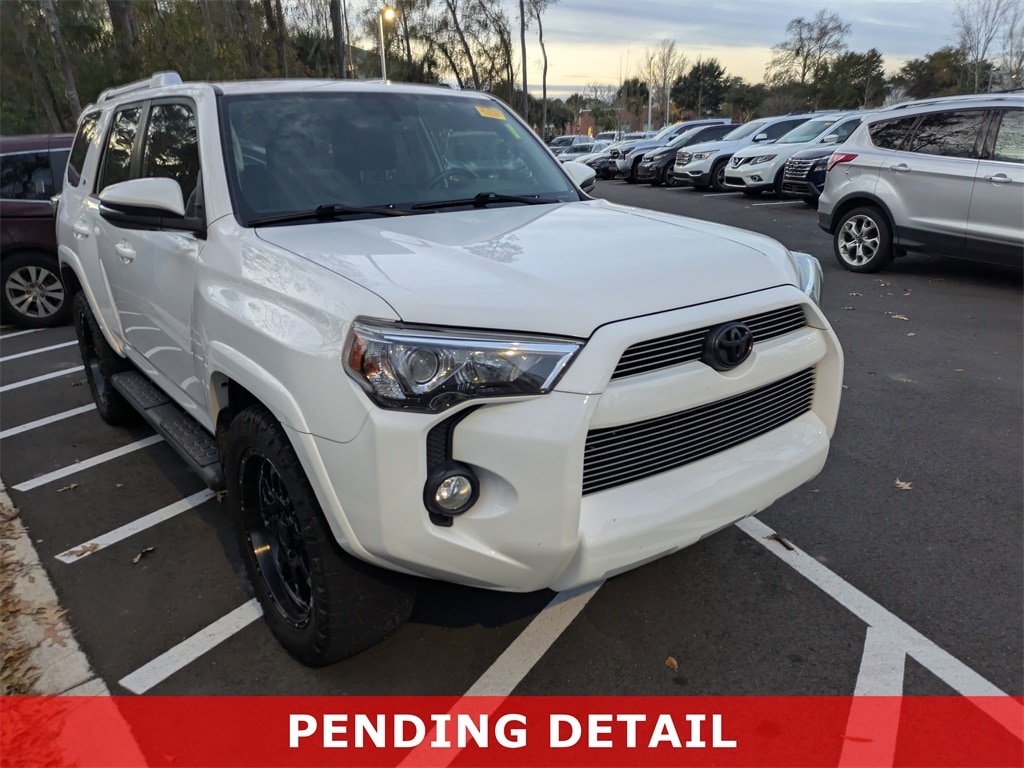 2016 Toyota 4Runner SR5 Premium's photo