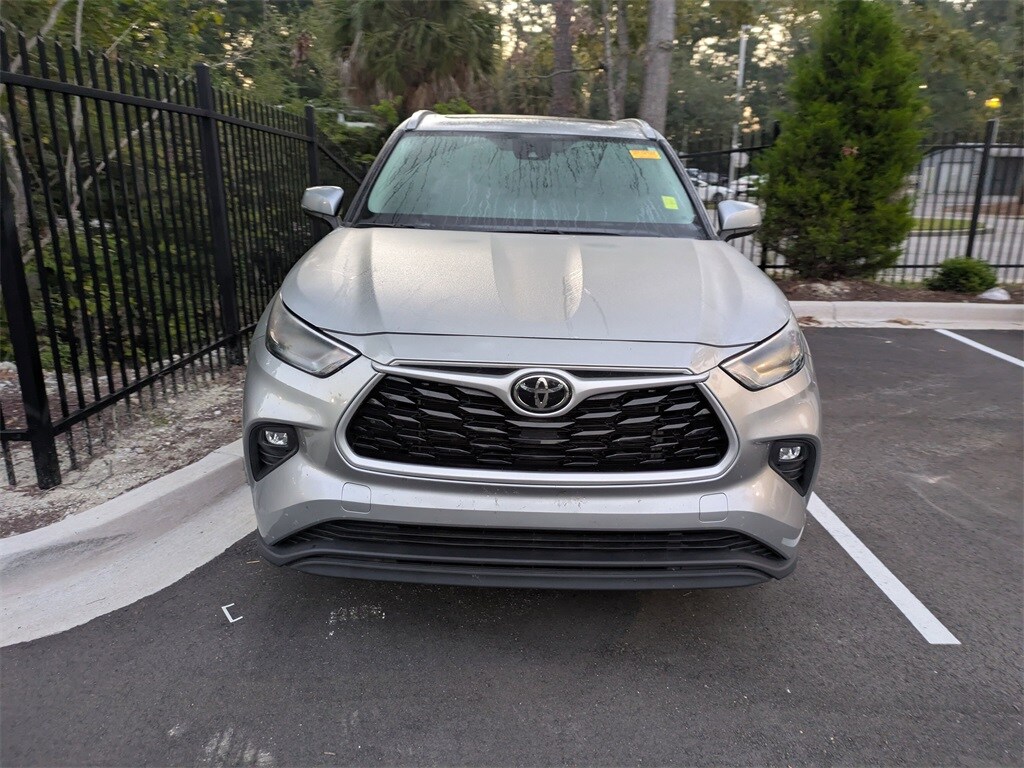 2023 Toyota Highlander L photo 2