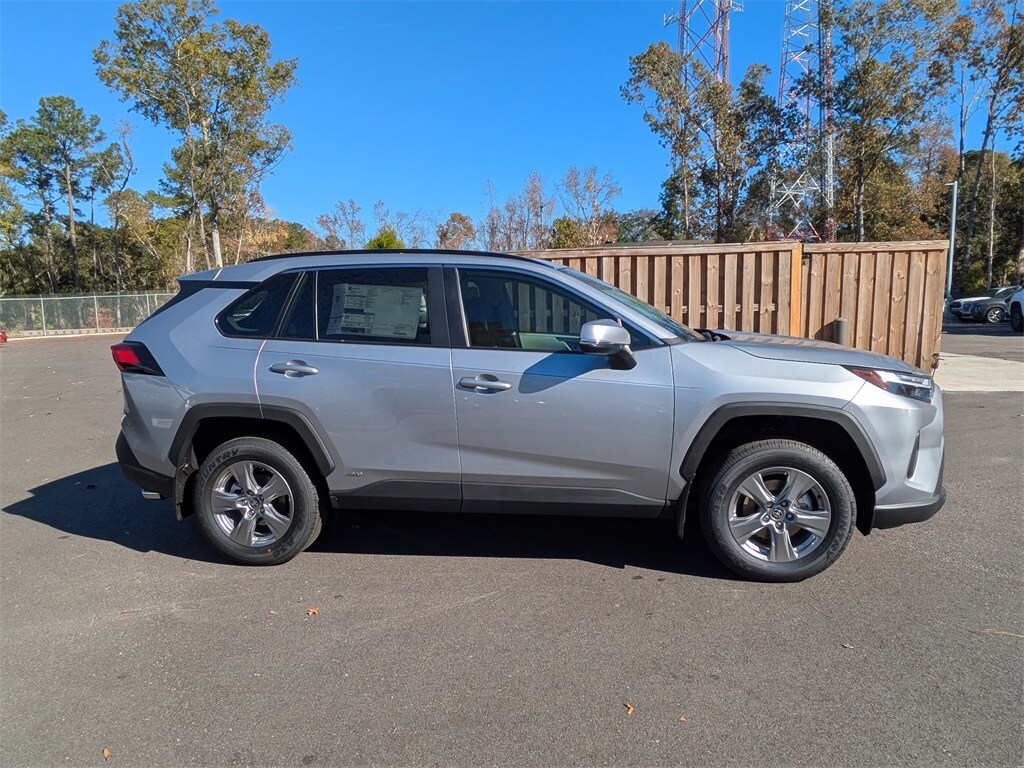 2025 Toyota RAV4 Hybrid XLE photo 2