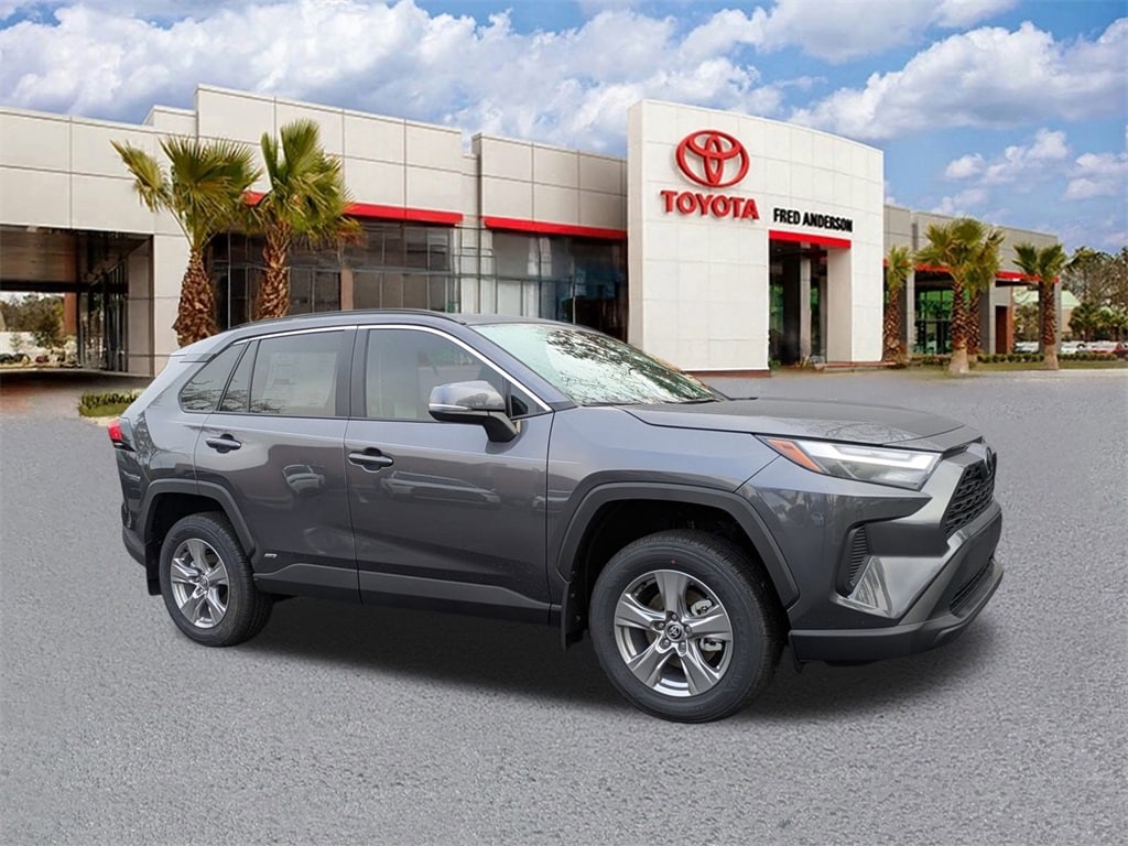 2025 Toyota RAV4 XLE's photo