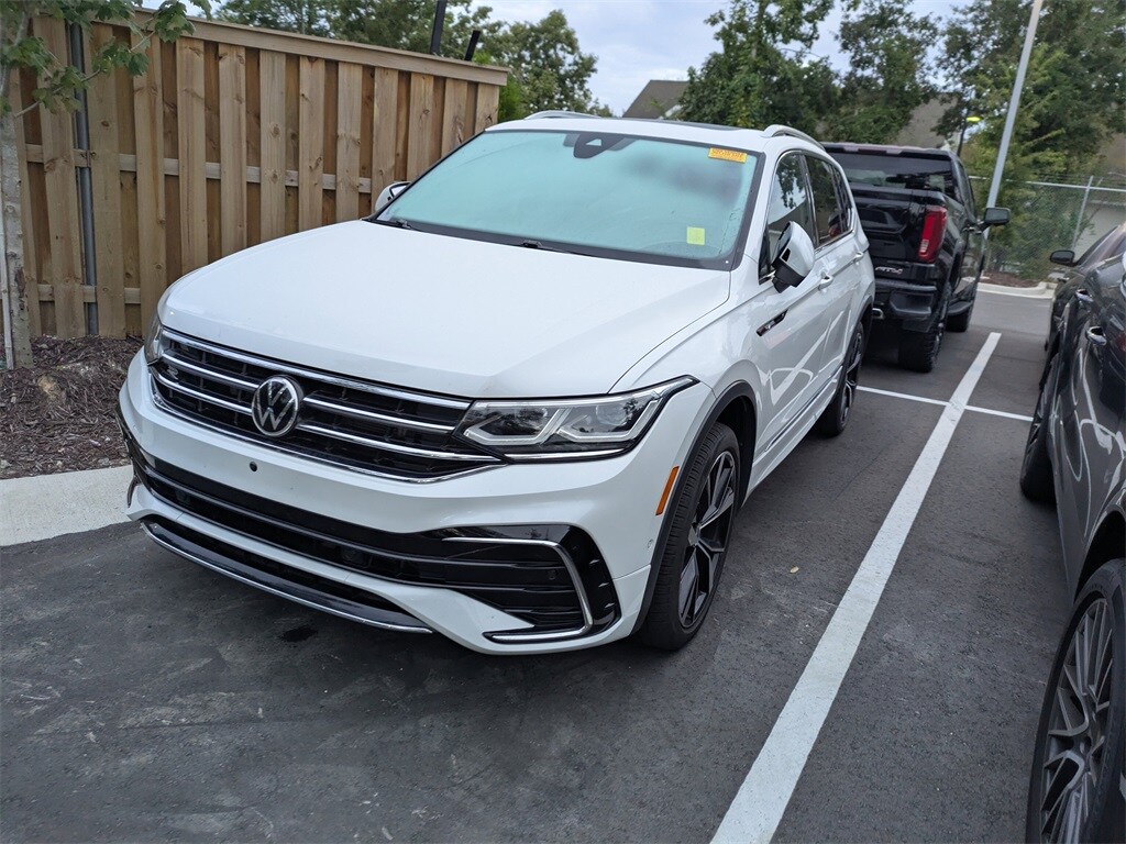 2022 Volkswagen Tiguan SEL Premium R-Line photo 2