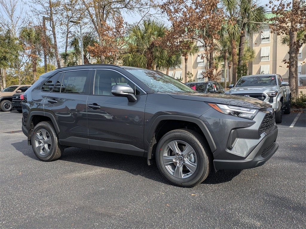 2025 Toyota RAV4 XLE's photo